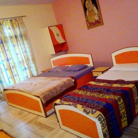 Hotel Surya Laxman Jhula Risikés Kültér fotó