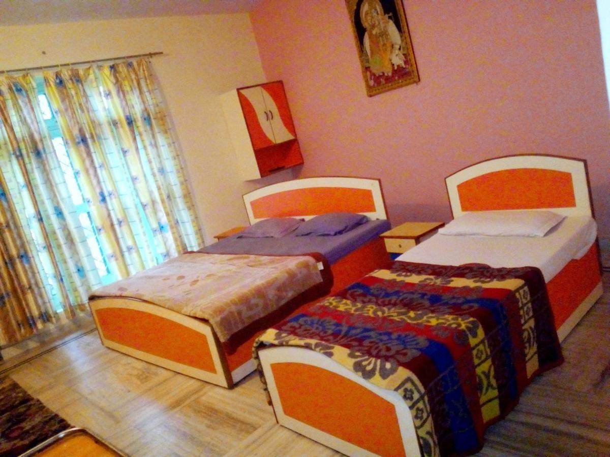 Hotel Surya Laxman Jhula Risikés Kültér fotó