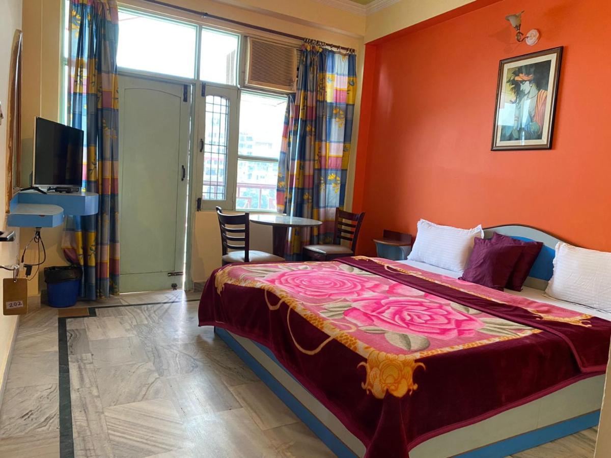 Hotel Surya Laxman Jhula Risikés Kültér fotó