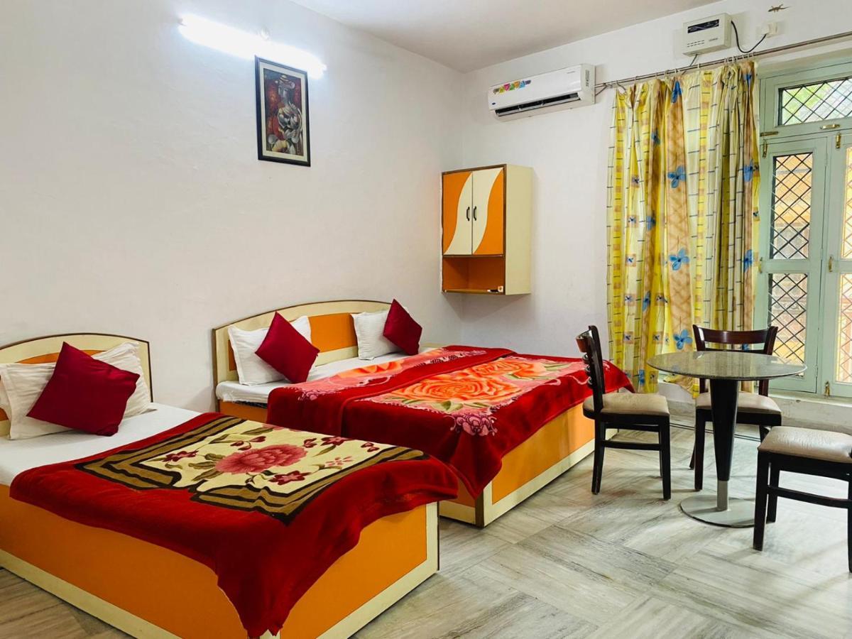 Hotel Surya Laxman Jhula Risikés Kültér fotó