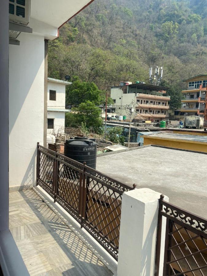Hotel Surya Laxman Jhula Risikés Kültér fotó