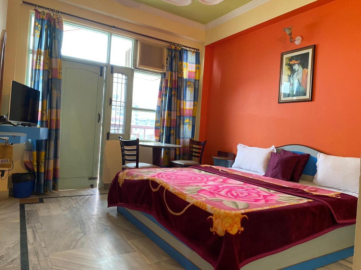 Hotel Surya Laxman Jhula Risikés Kültér fotó