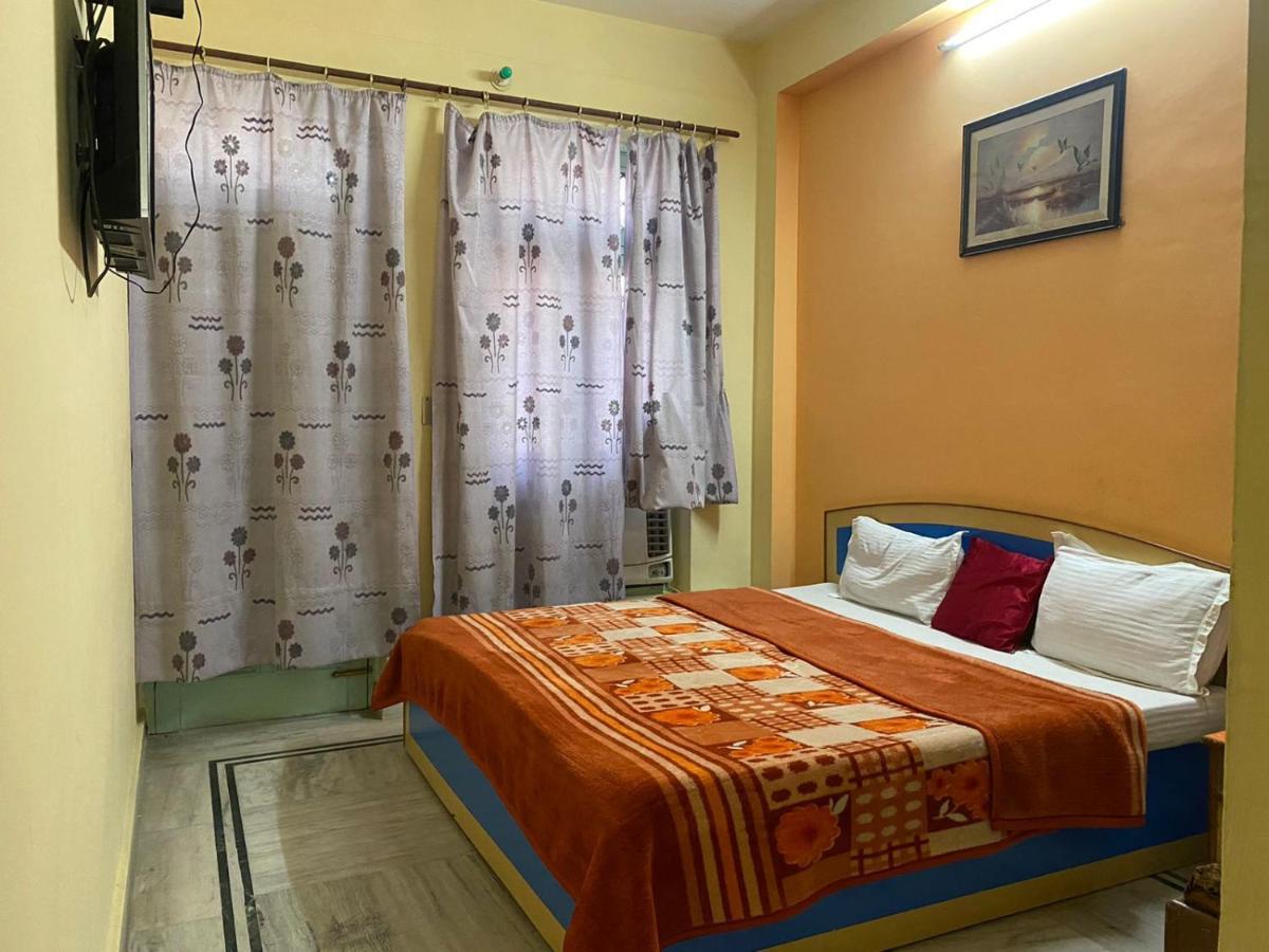 Hotel Surya Laxman Jhula Risikés Kültér fotó